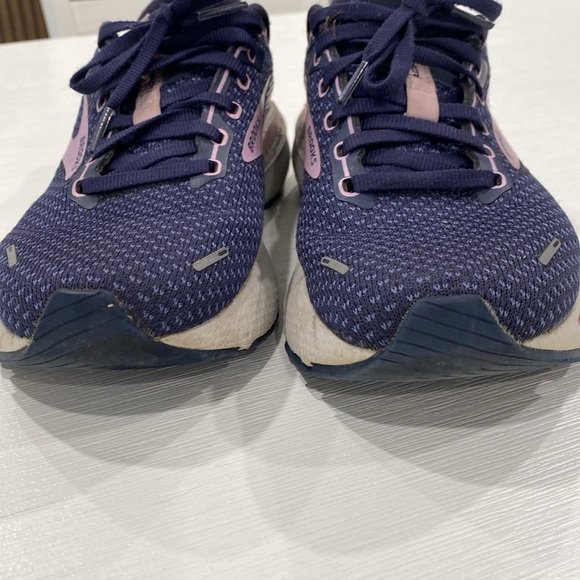 BROOKS RUNNING SHOES SIZE 8.5. Adrenaline gts 22 - Picture 10 of 12